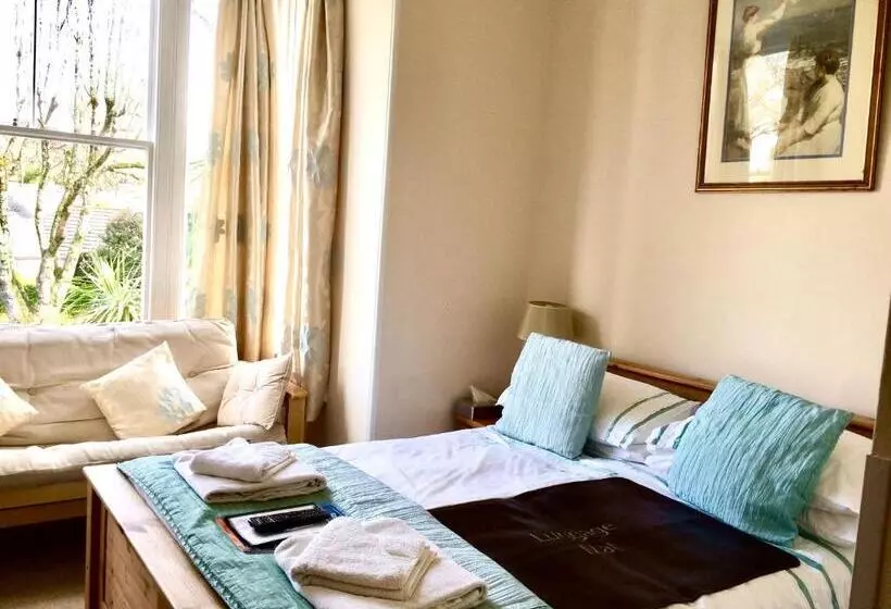 פנסיון Rosalie Guest House