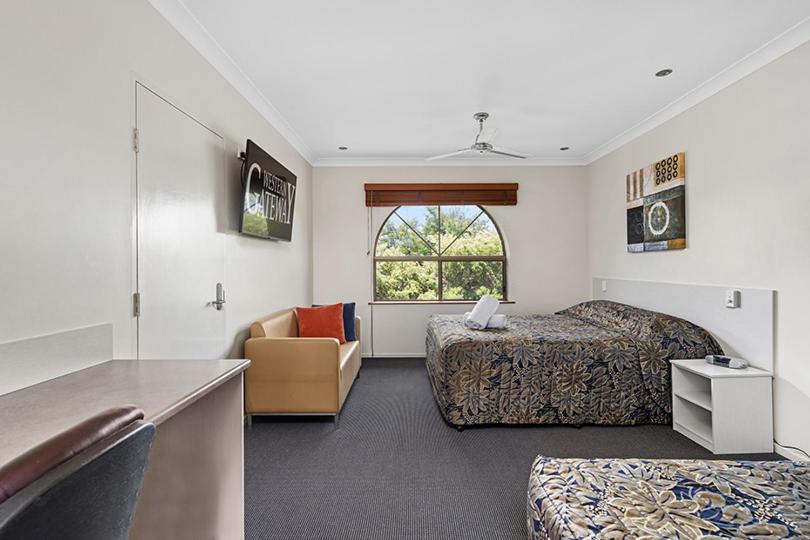 Western Gateway Motel And Apartments