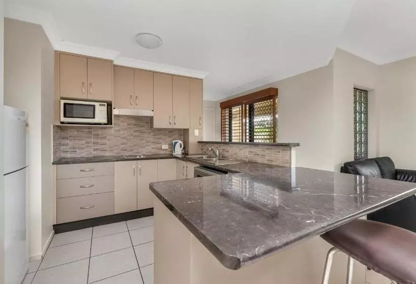 Western Gateway Motel And Apartments