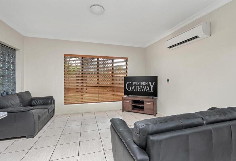 Western Gateway Motel And Apartments