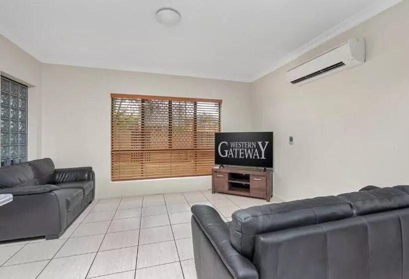 Western Gateway Motel And Apartments