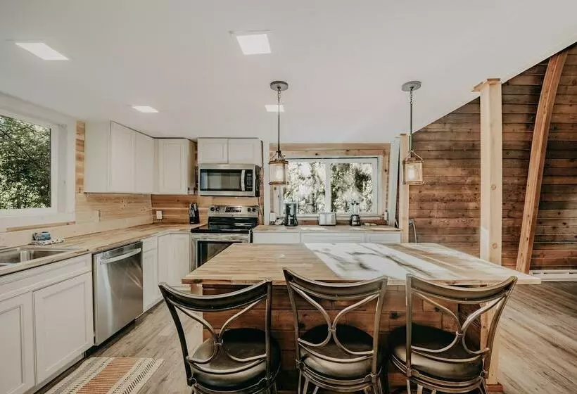 78mbr   Wood Stove   Wifi   Pets Ok   Bbq   Sleeps 6