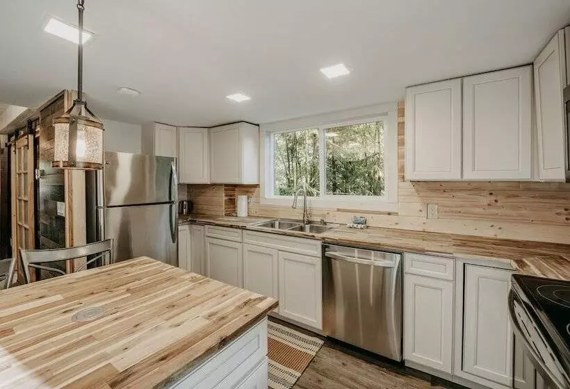 78mbr   Wood Stove   Wifi   Pets Ok   Bbq   Sleeps 6