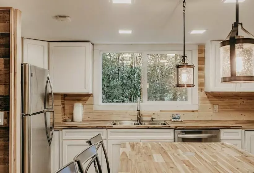 78mbr   Wood Stove   Wifi   Pets Ok   Bbq   Sleeps 6