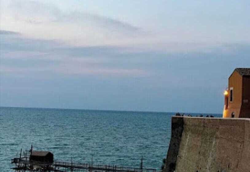 تختخواب و صبحانه Double Room In Ancient Masseria Near The Sea In A Quiet Olive Trees