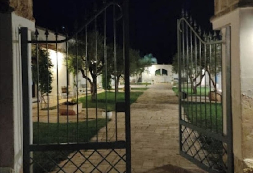 تختخواب و صبحانه Double Room In Ancient Masseria Near The Sea In A Quiet Olive Trees
