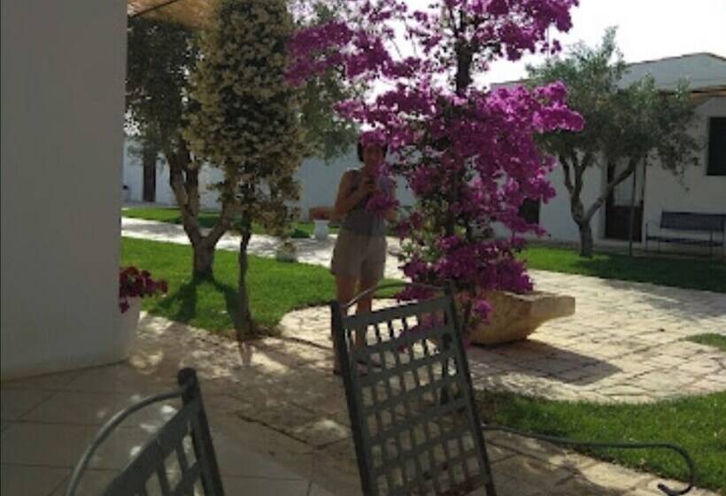 تختخواب و صبحانه Double Room In Ancient Masseria Near The Sea In A Quiet Olive Trees