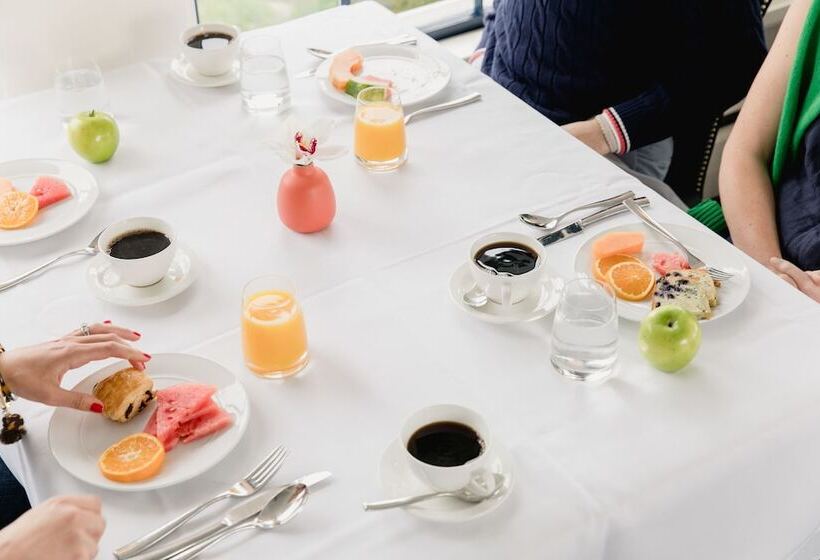 Отель Cape Arundel Inn Club House