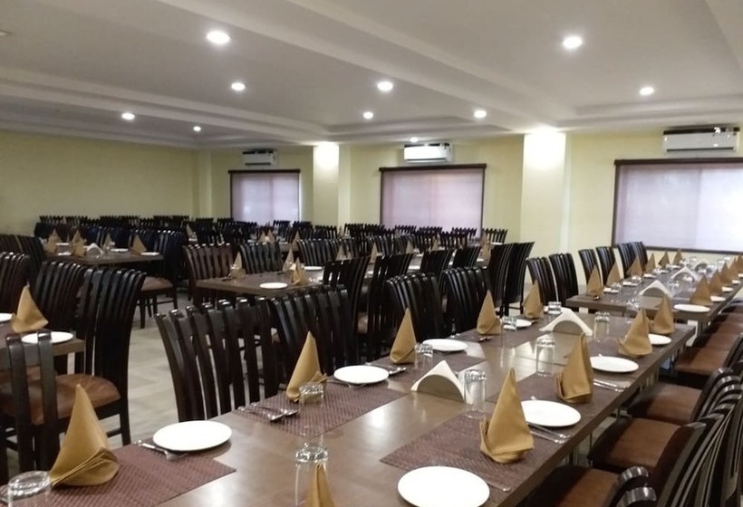 호텔 The Sravasti Residency