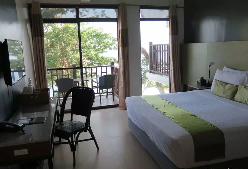 Aiyanar Beach And Dive Resort