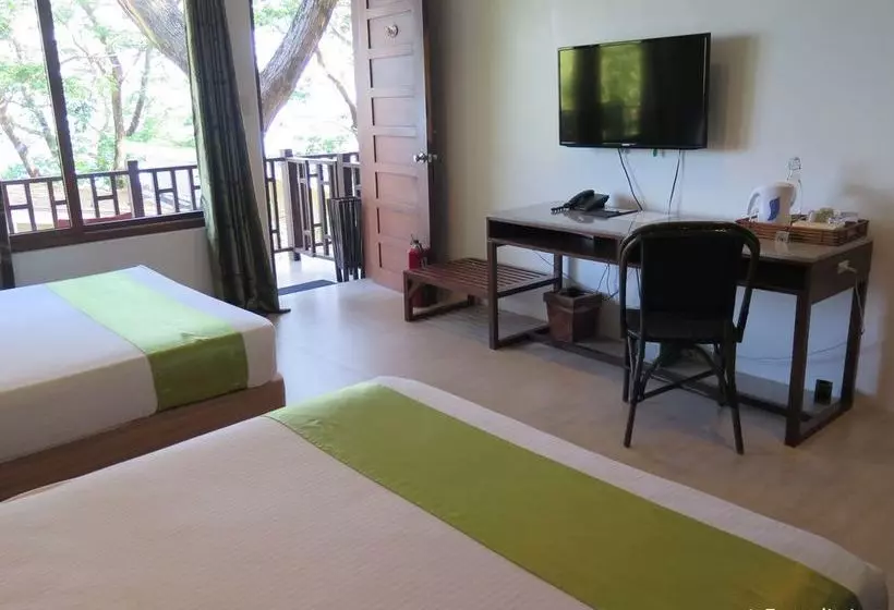 Aiyanar Beach And Dive Resort