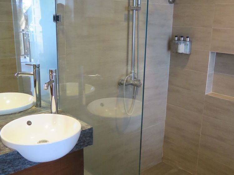 Aiyanar Beach And Dive Resort