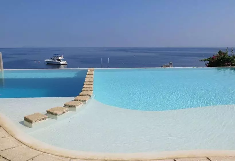 Aiyanar Beach And Dive Resort