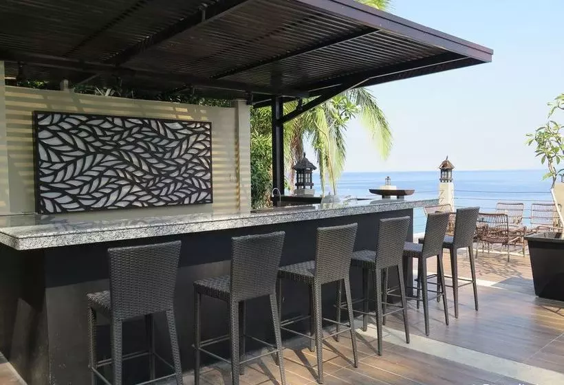 Aiyanar Beach And Dive Resort