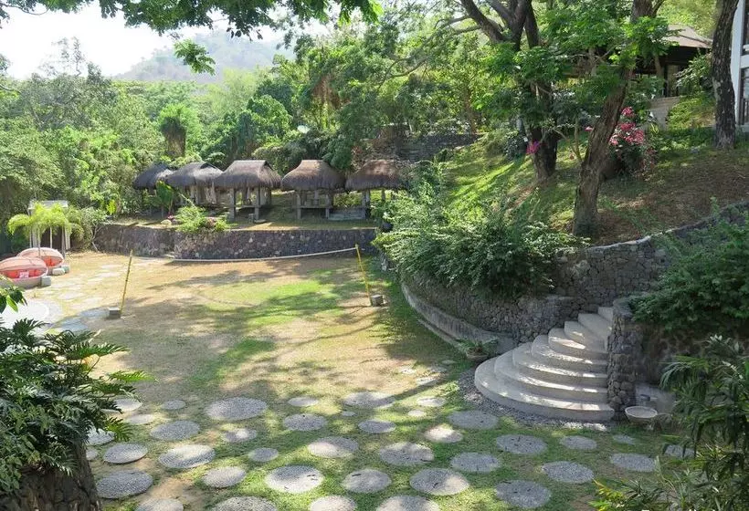 Aiyanar Beach And Dive Resort