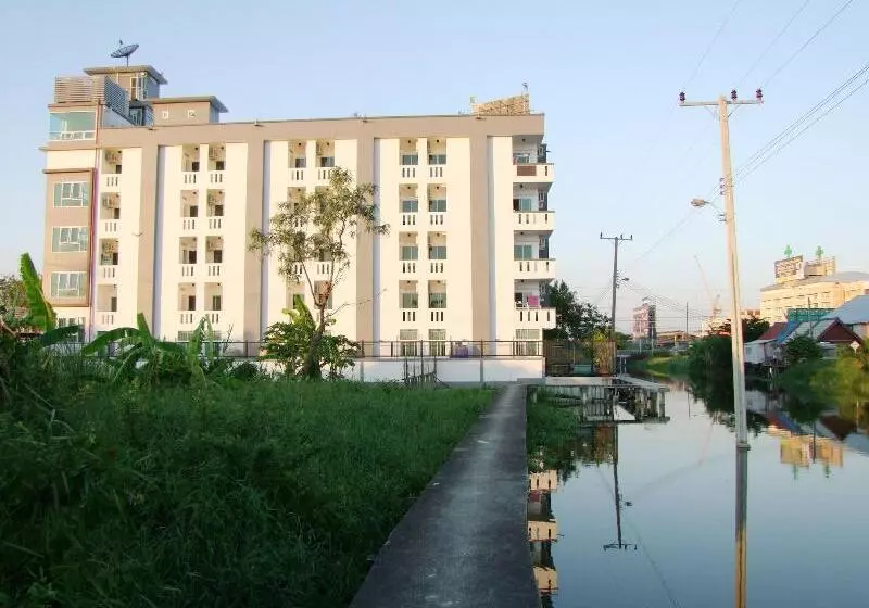 At Ease Hotel Suvarnabhumi