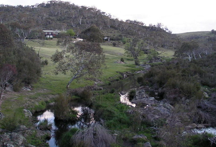 فندق Mowamba River Lodge