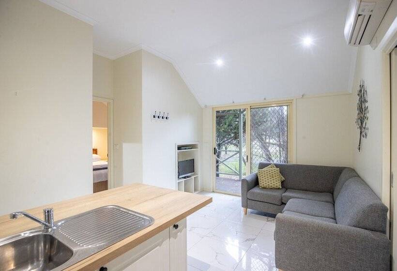 Отель Nrma Bright Holiday Park