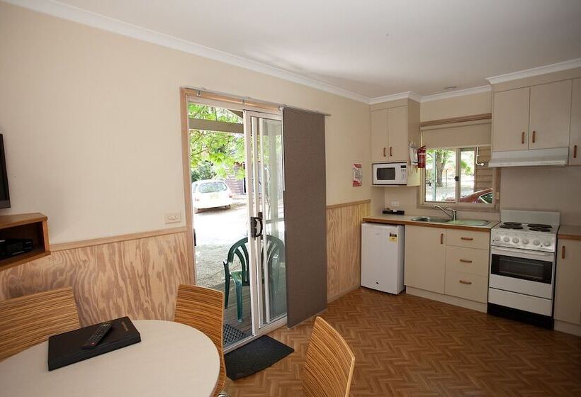 Отель Nrma Bright Holiday Park