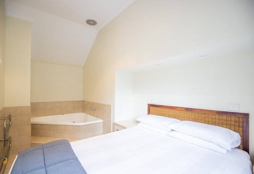 Отель Nrma Bright Holiday Park