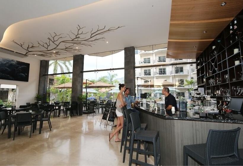 Oceano Boutique Hotel & Gallery