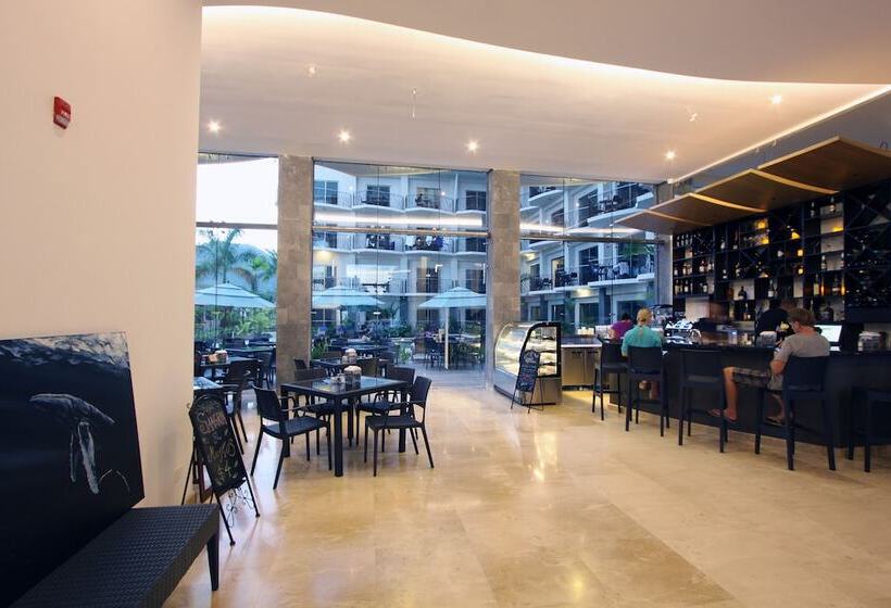 Oceano Boutique Hotel & Gallery