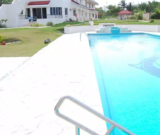 هتل Sherwood Bay Resort & Aqua Sports