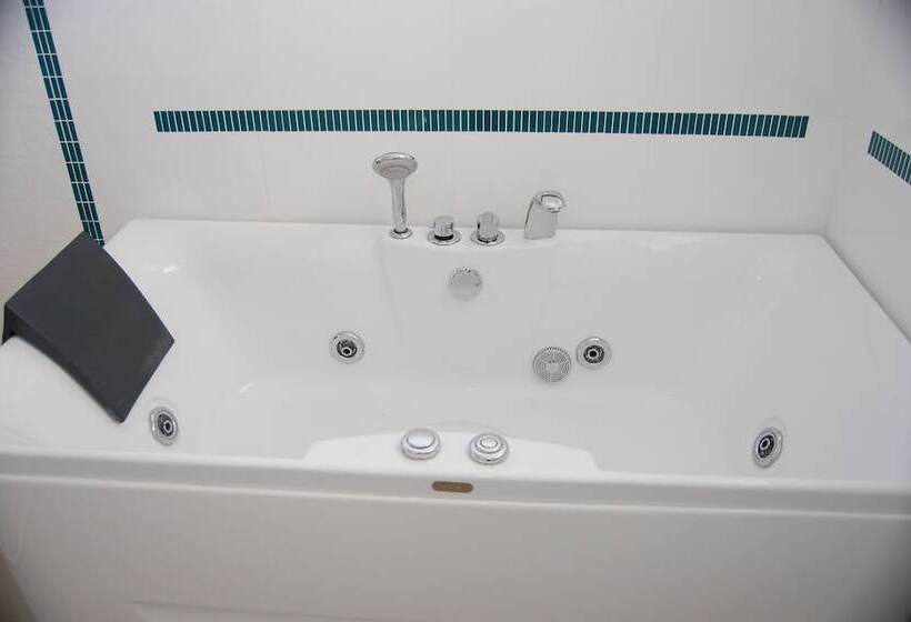 Отель Sherwood Bay Resort & Aqua Sports