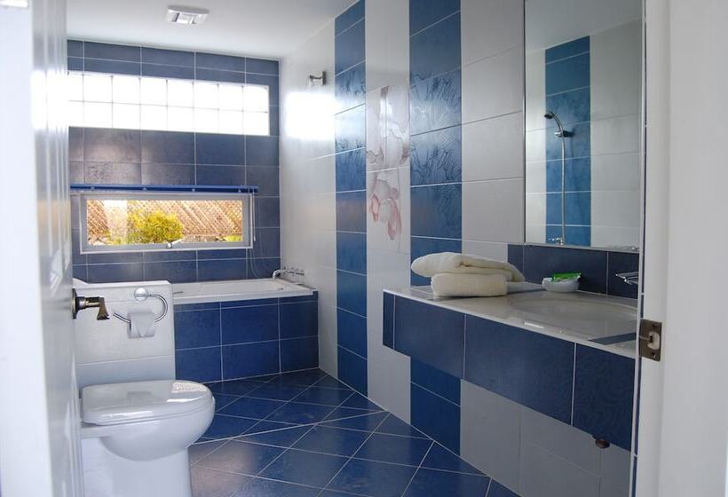 Отель Sherwood Bay Resort & Aqua Sports