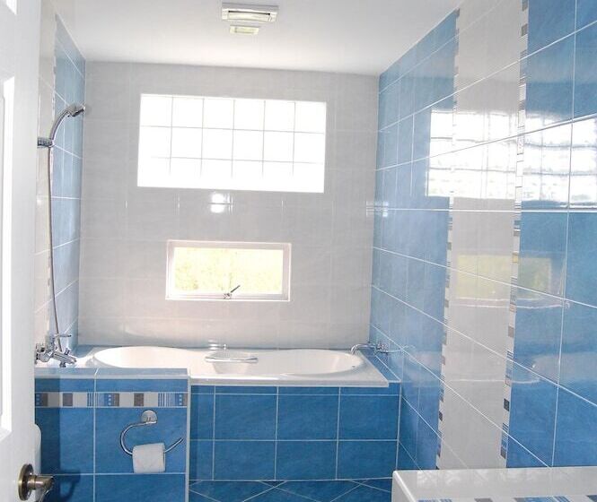 Отель Sherwood Bay Resort & Aqua Sports