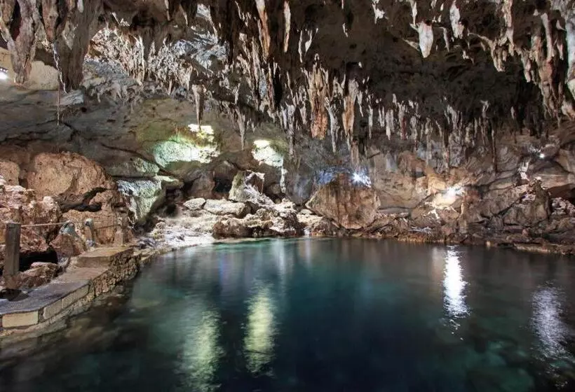 هتل Sherwood Bay Resort & Aqua Sports