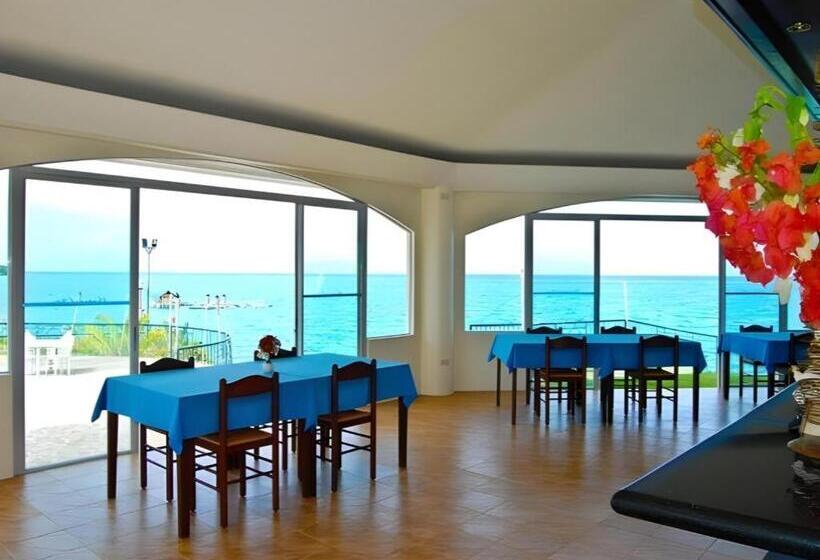 Отель Sherwood Bay Resort & Aqua Sports