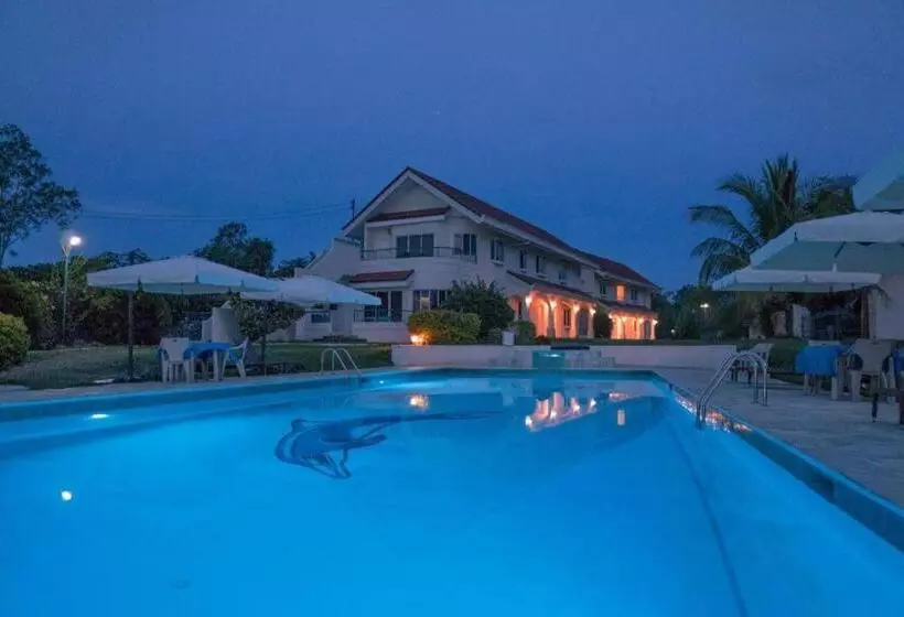 هتل Sherwood Bay Resort & Aqua Sports