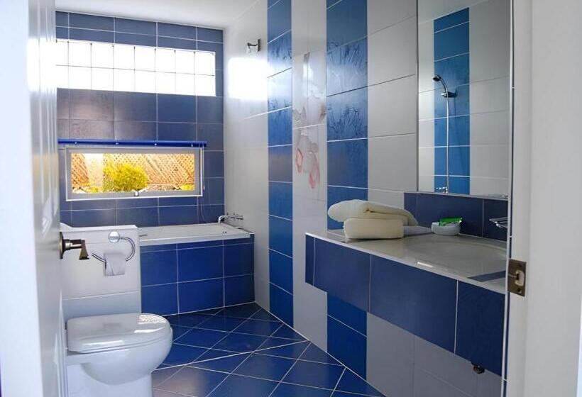 Отель Sherwood Bay Resort & Aqua Sports