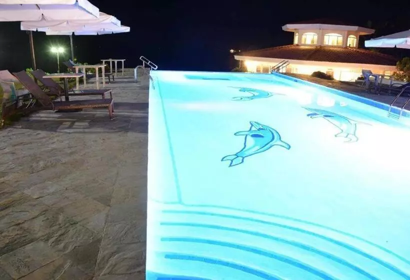 هتل Sherwood Bay Resort & Aqua Sports