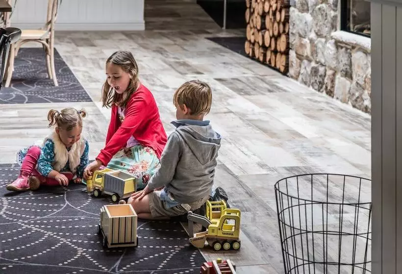 汽车旅馆  The Ophir