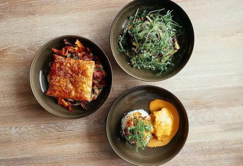 汽车旅馆  The Ophir