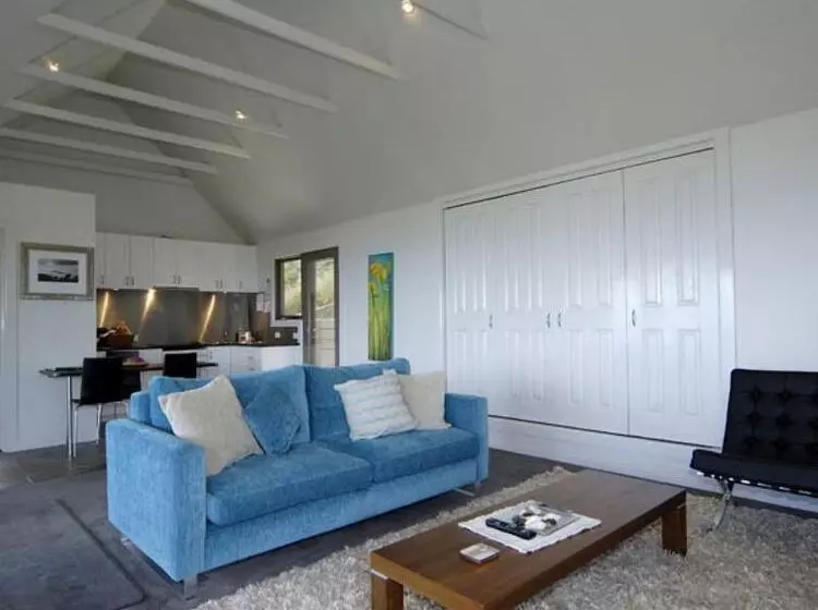 Points South By The Sea