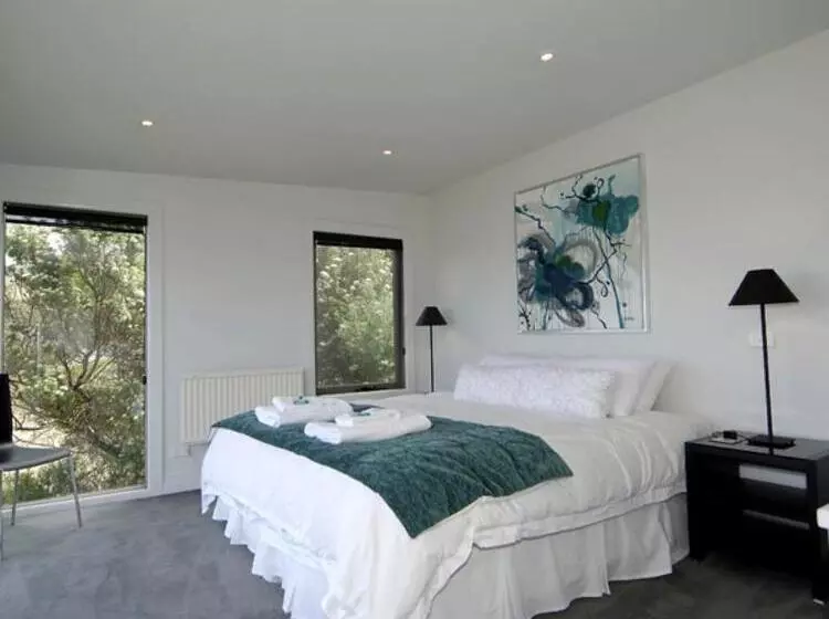 Points South By The Sea