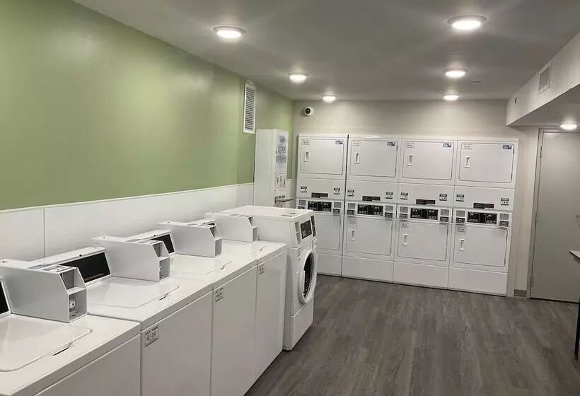 Hotelli Woodspring Suites Detroit Sterling Heights