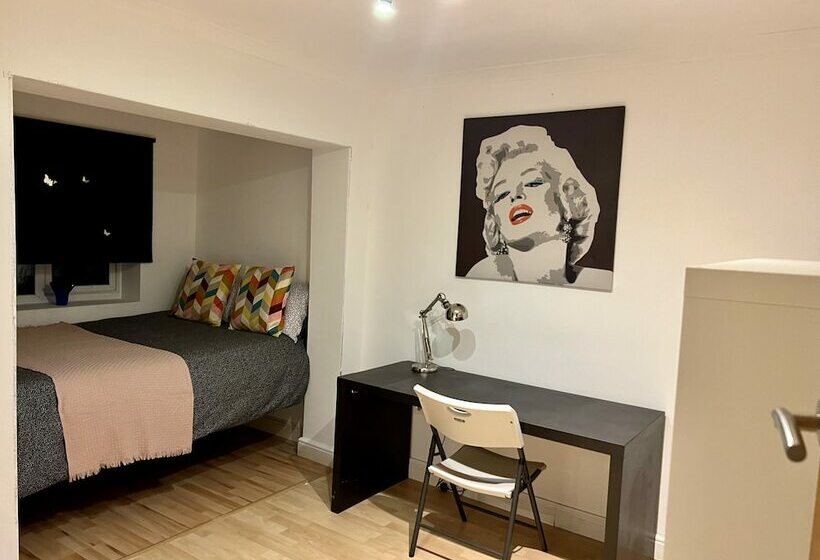 Residenza Gorgeous Cosy Home 2 Miles From Heathrow Airport