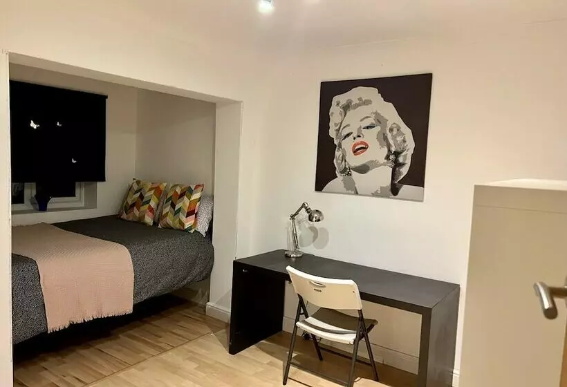 Residenssi Gorgeous Cosy Home 2 Miles From Heathrow Airport