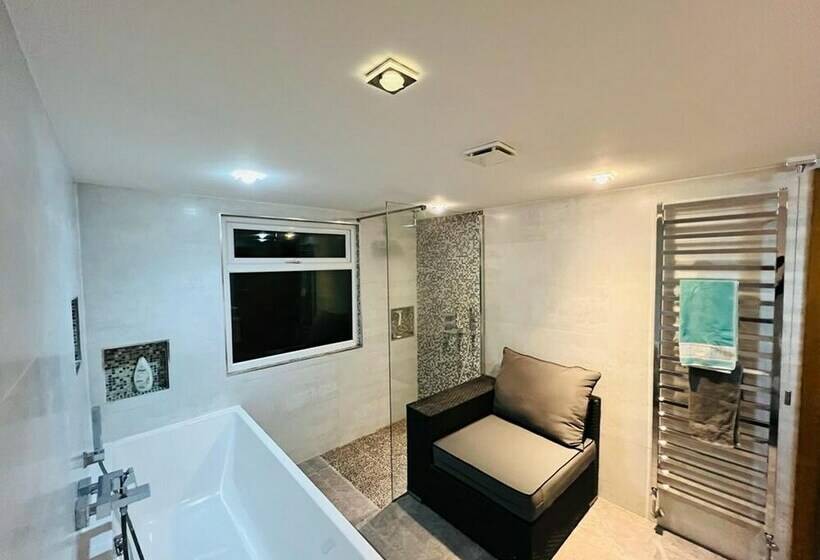 Residenza Gorgeous Cosy Home 2 Miles From Heathrow Airport