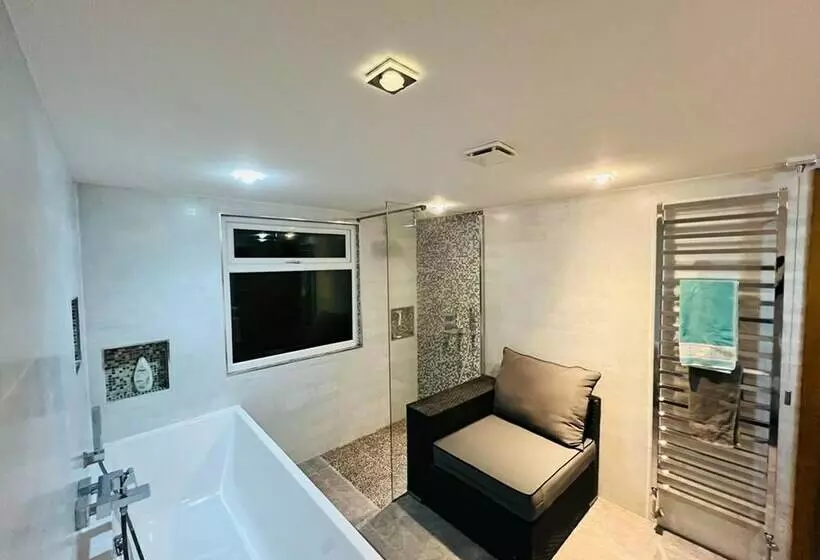 Residenssi Gorgeous Cosy Home 2 Miles From Heathrow Airport