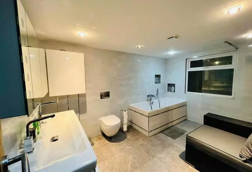 Residenssi Gorgeous Cosy Home 2 Miles From Heathrow Airport