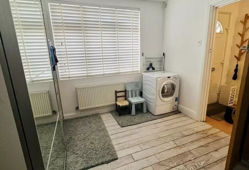 Residenssi Gorgeous Cosy Home 2 Miles From Heathrow Airport