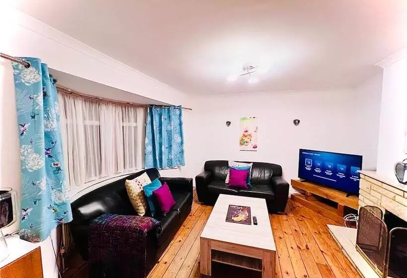 Residenssi Gorgeous Cosy Home 2 Miles From Heathrow Airport