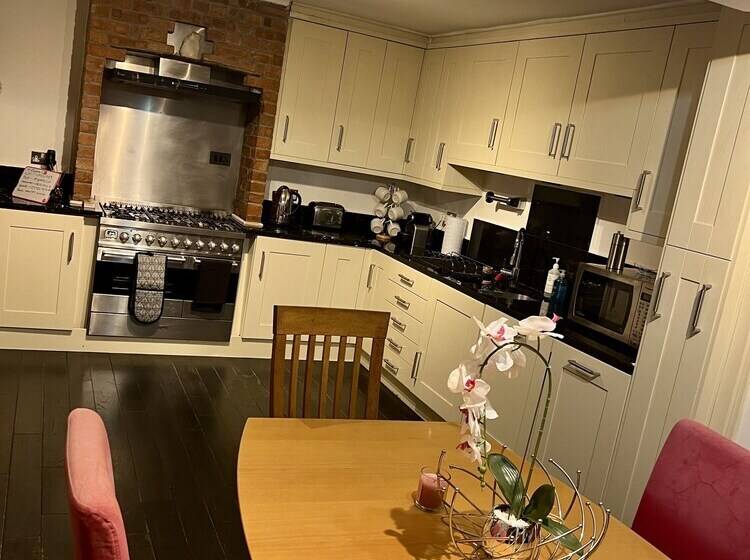 Residenza Gorgeous Cosy Home 2 Miles From Heathrow Airport