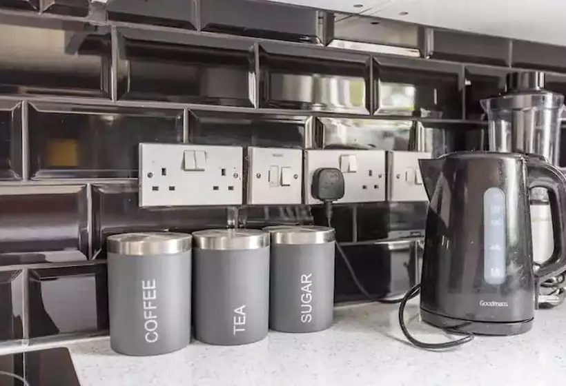 Residenssi Mordenised 2 Bedroom House Close To City Centre