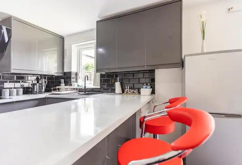 דירת נופש Mordenised 2 Bedroom House Close To City Centre